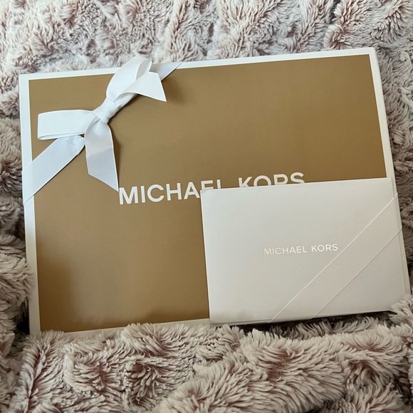 MICHAEL KORS Jet Set Travel Medium Logo Crossbody Bag Black - Picture 2 of 8